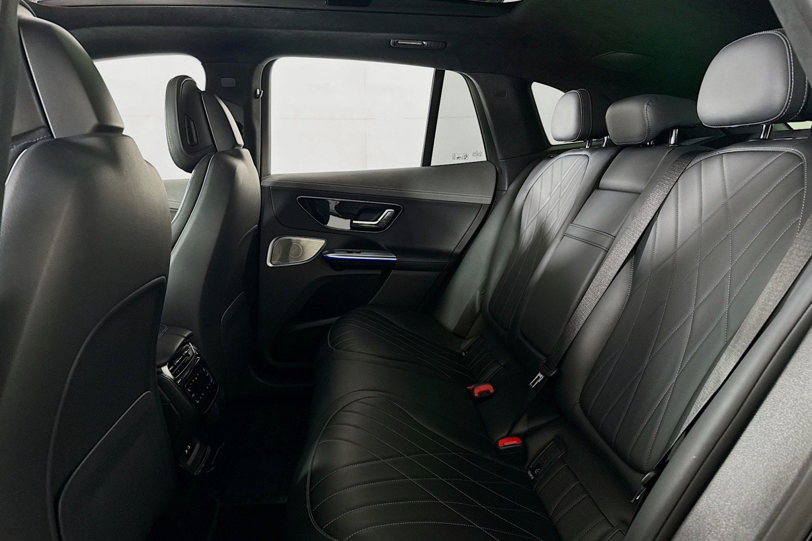 Used 2023 Obsidian Black Metallic Mercedes-Benz 500 image 7