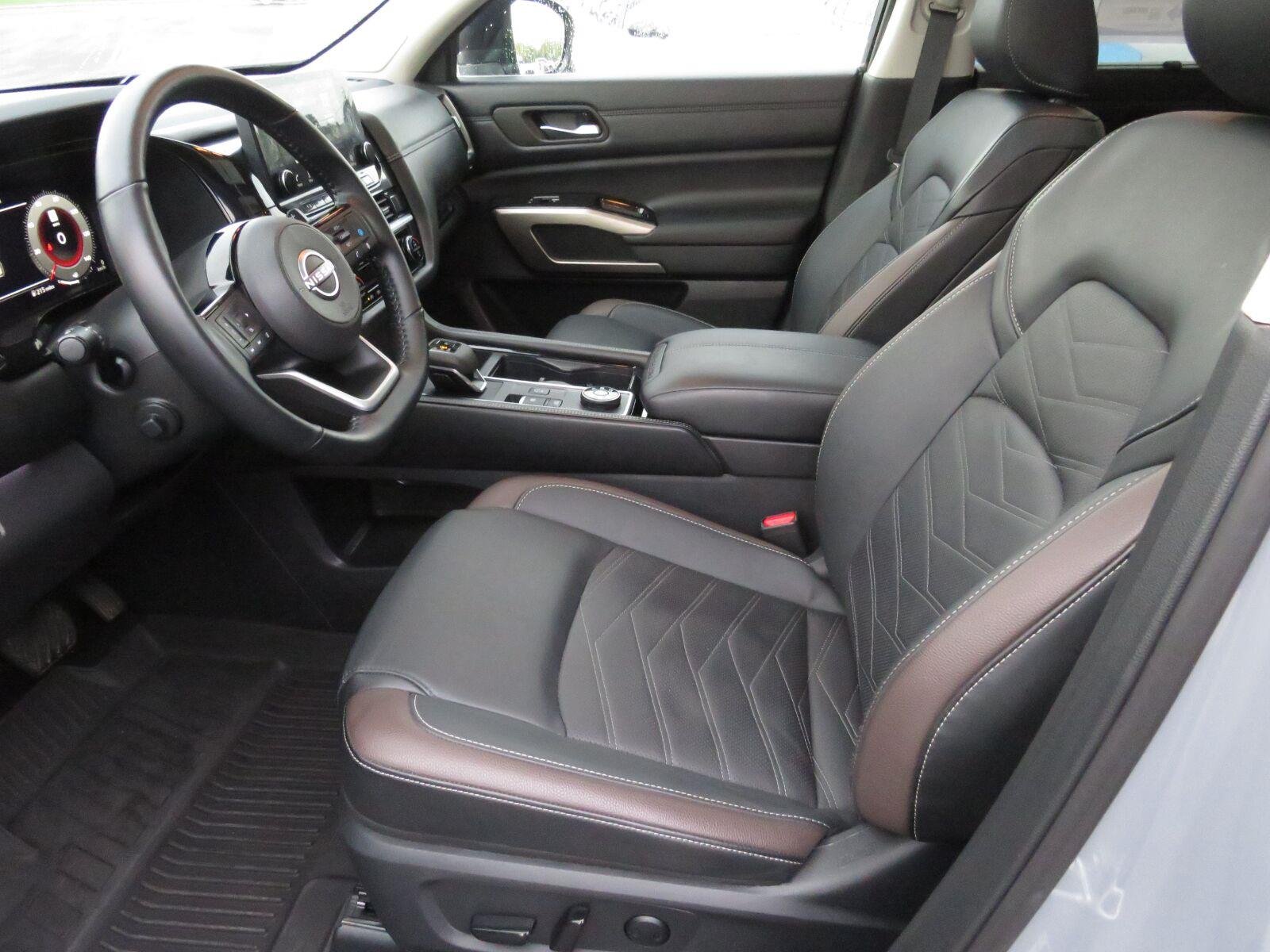 Used 2025 Solid Gray/Super Black Nissan Platinum image 25