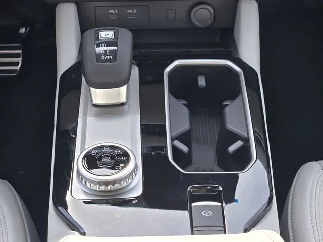 2026 Mitsubishi Outlander SEL - Photo 9