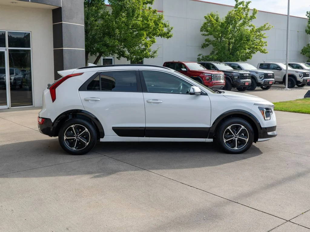 New 2026 Snow White Pearl Kia SX image 8