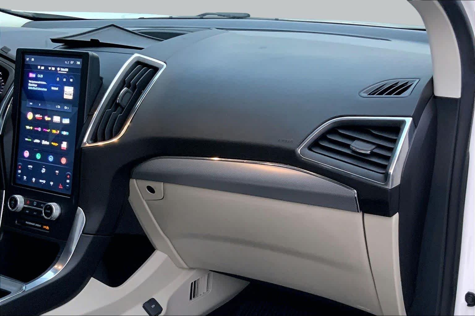 Used 2022 Star White Metallic Tri-Coat Ford Titanium image 18