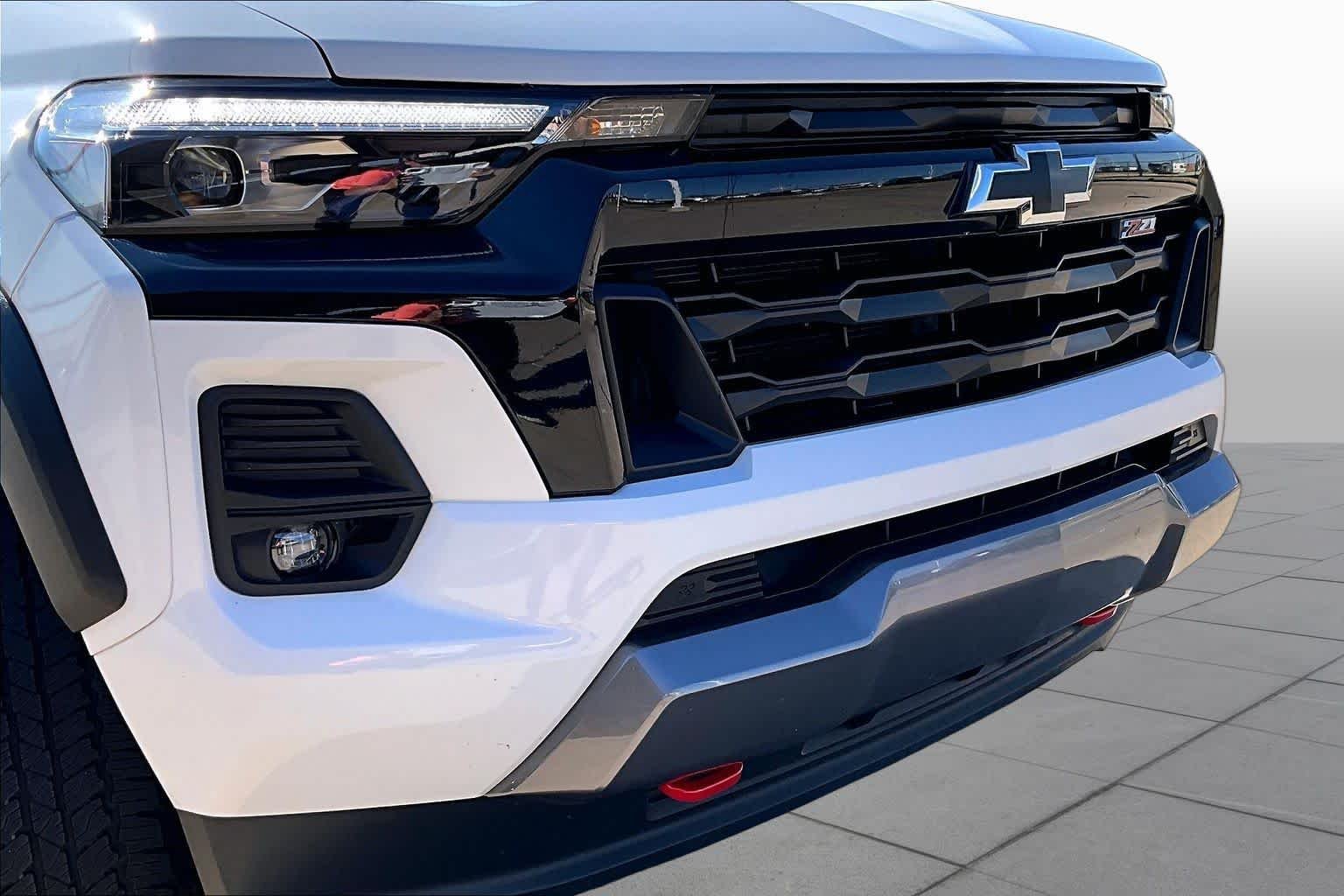 Used 2024 Summit White Chevrolet 4WD Z71 image 28
