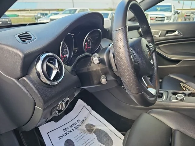Used 2019 White Mercedes-Benz GLA 250 image 12