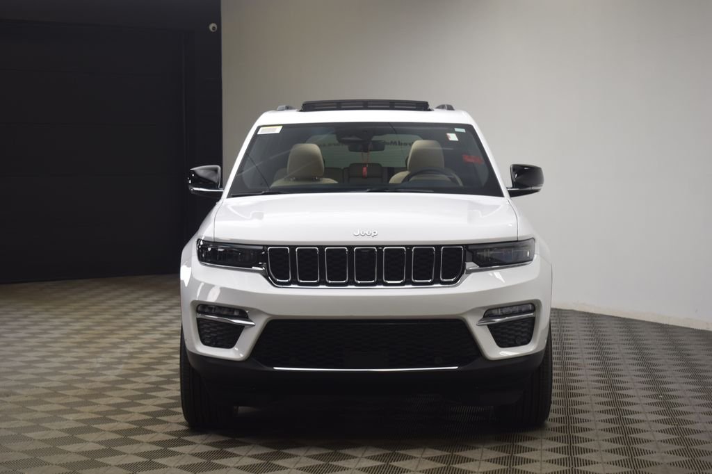 New 2025 Bright White Clear-Coat Exterior Paint Jeep Limited image 4