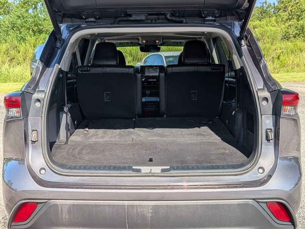Used 2022 Gray Toyota XLE image 33