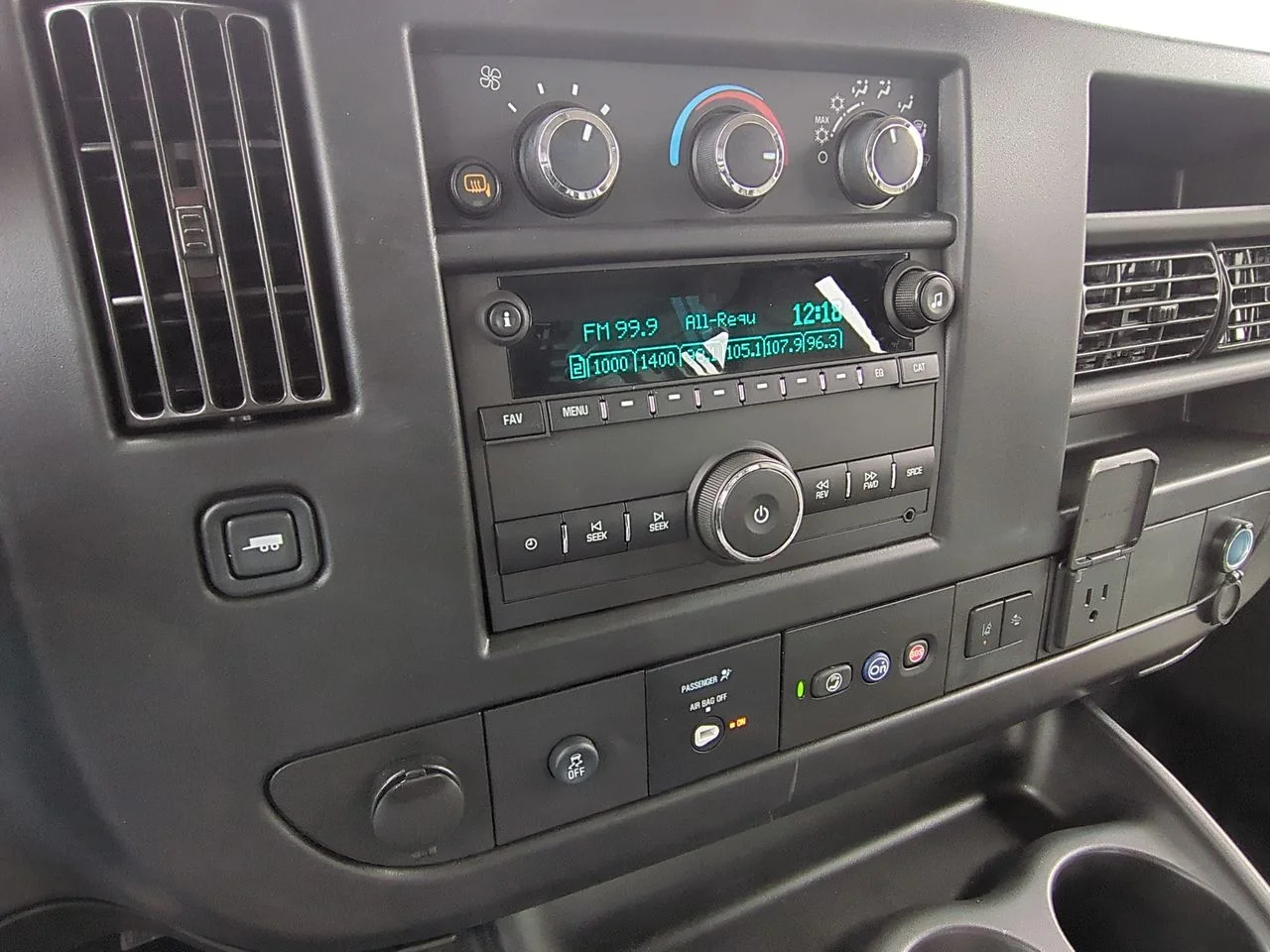 2025 Chevrolet Express Cargo Work Van - Photo 93