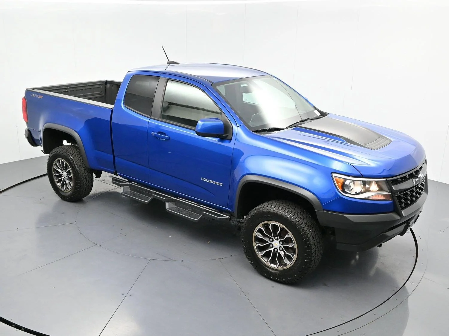 Used 2020 KINETIC BLUE METALLIC Chevrolet 4WD ZR2 image 38
