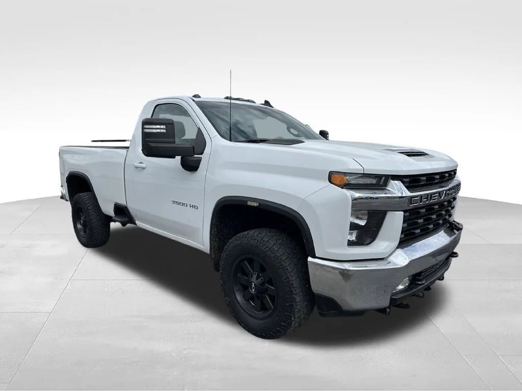 Used 2022 Summit White Chevrolet LT image 3