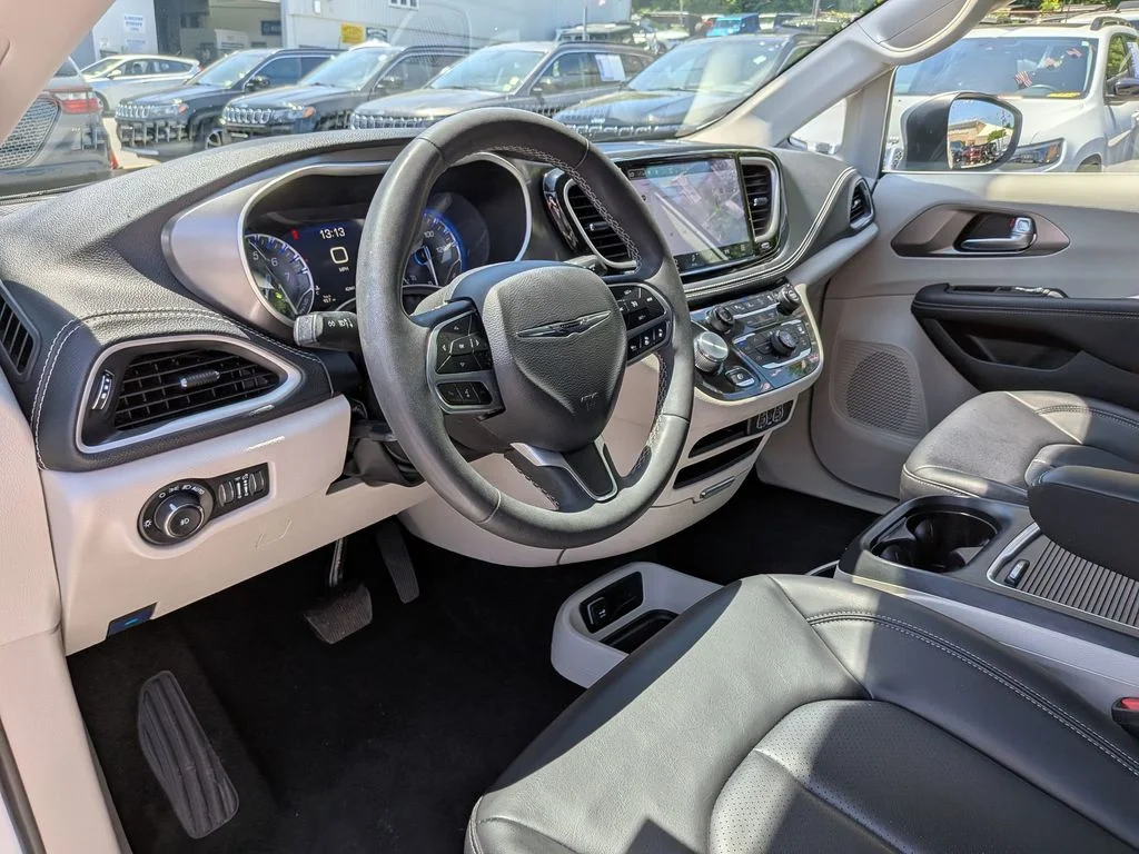 Used 2023 White Chrysler Touring L image 13