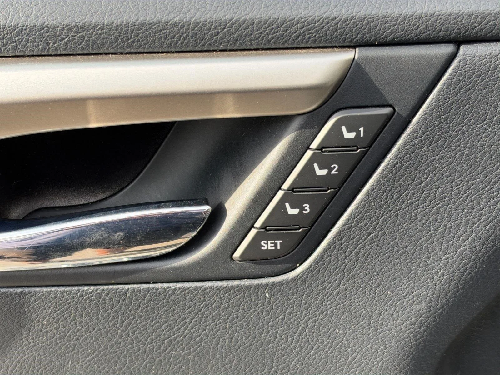 Used 2019 Silver Lining Metallic Lexus RX 350L Premium image 21