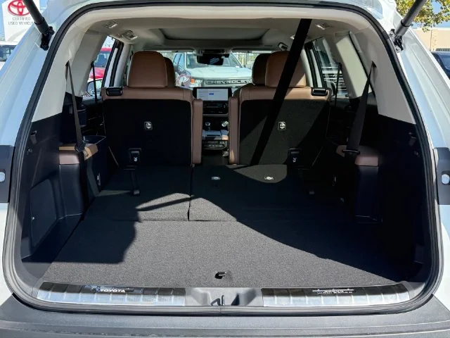 Certified Used 2025 WIND CHILL PEARL Toyota Platinum image 32
