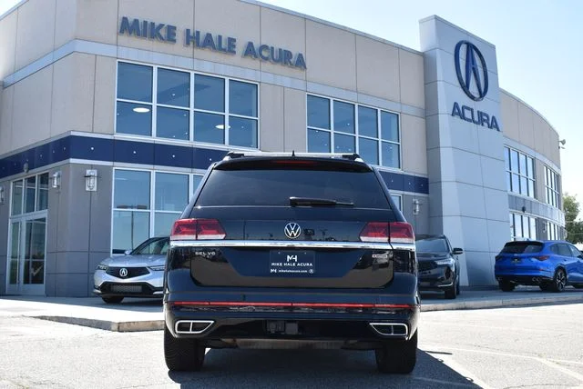 Used 2022 Deep Black Pearl Volkswagen 3.6L V6 SEL Premium R-Line image 6