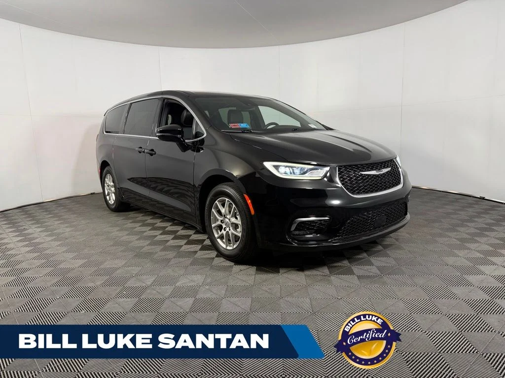 2025 Chrysler Pacifica Select's photo