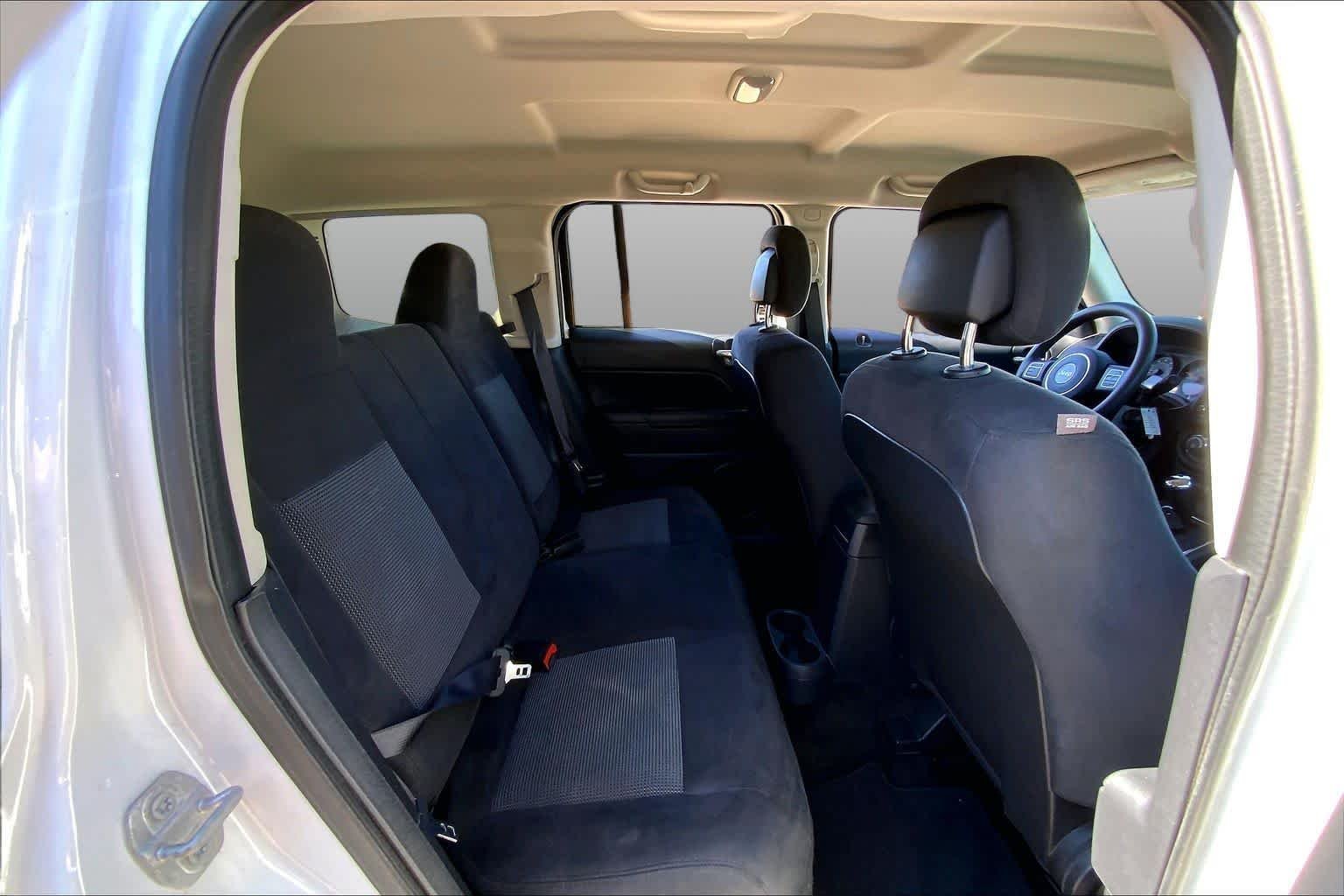 Used 2016 Bright White Clearcoat Jeep Sport image 20