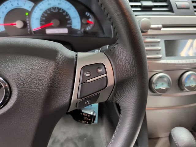 Used 2009 Silver Toyota SE image 17
