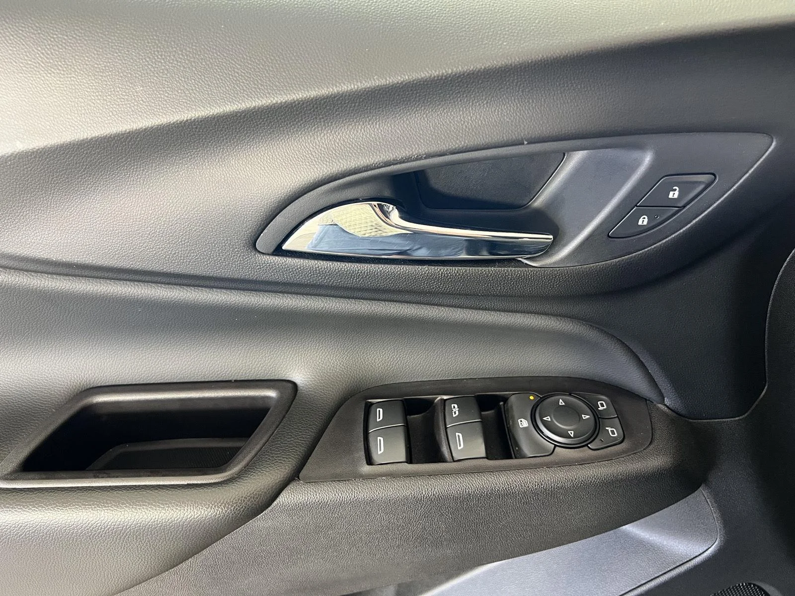 Used 2022 Silver Ice Metallic Chevrolet LT image 8