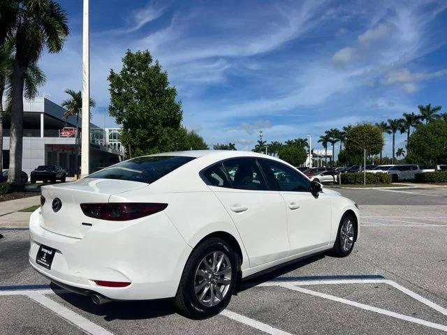 Used 2020 White Mazda  image 21