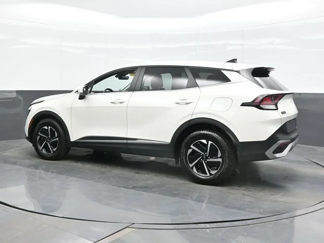 Used 2023 White Kia LX image 3