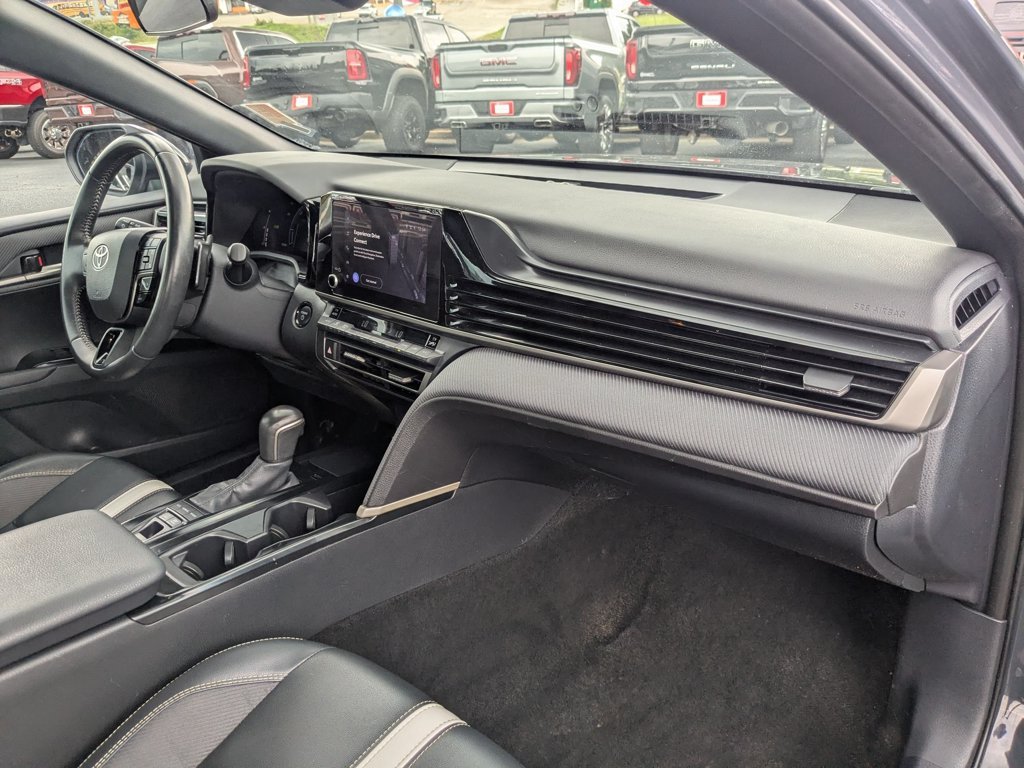 Used 2025  Toyota SE image 28