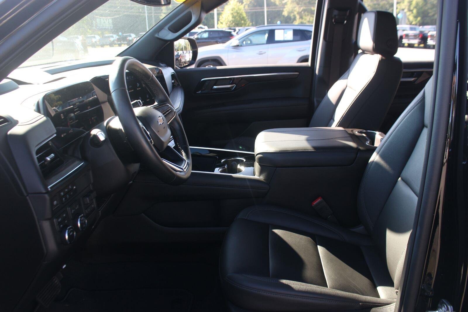 Used 2025 Black Chevrolet LT image 17