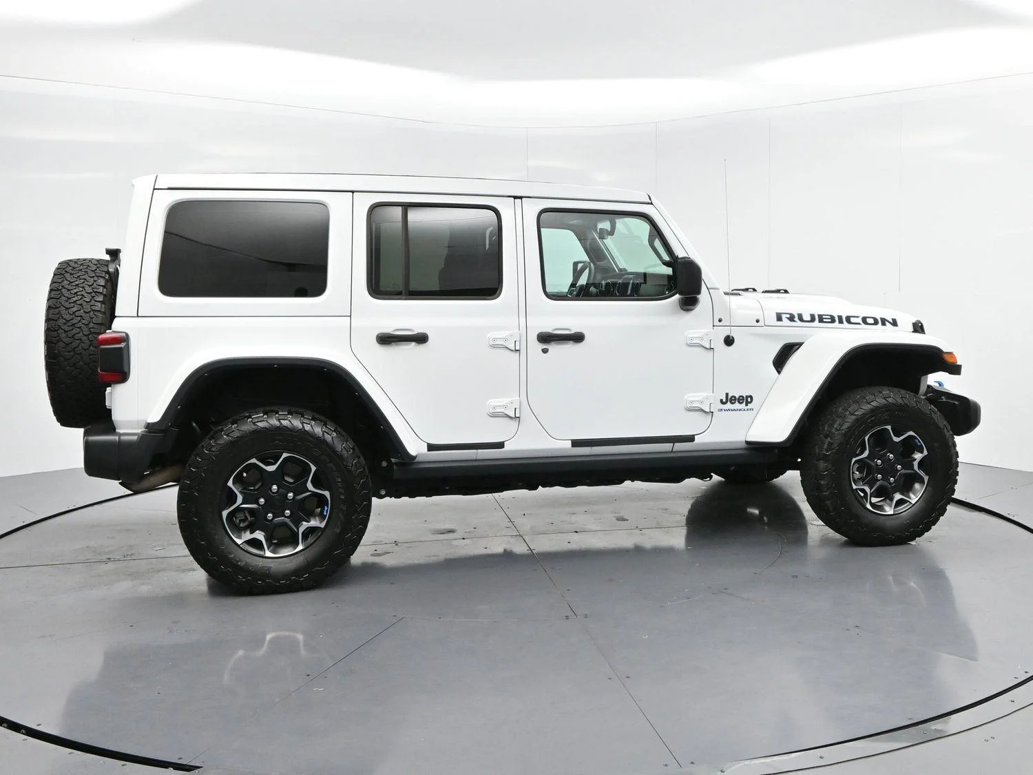 Used 2023 Bright White Clearcoat Jeep Rubicon image 8