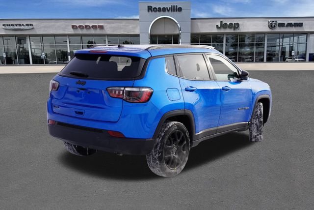 New 2026 Hydro Blue Pearl-Coat Exterior Paint Jeep Altitude image 3