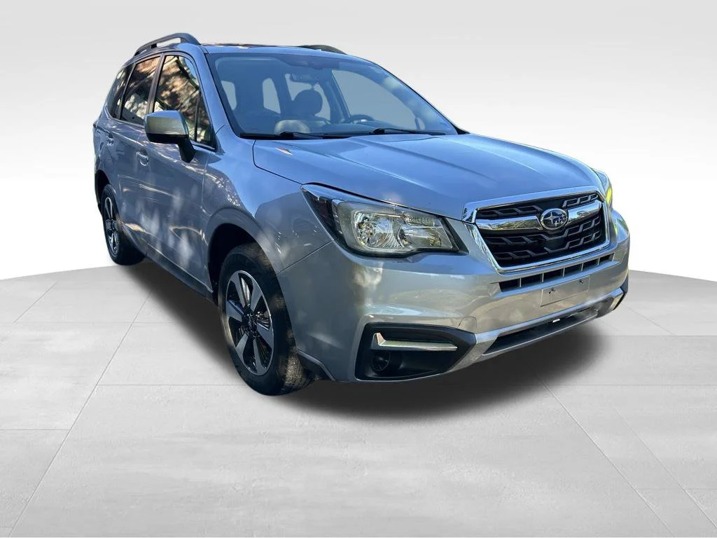 Used 2018 Silver Subaru 2.5i Premium image 10