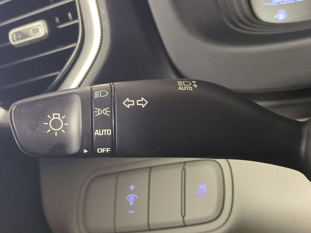 2025 Hyundai Venue SEL - Photo 38