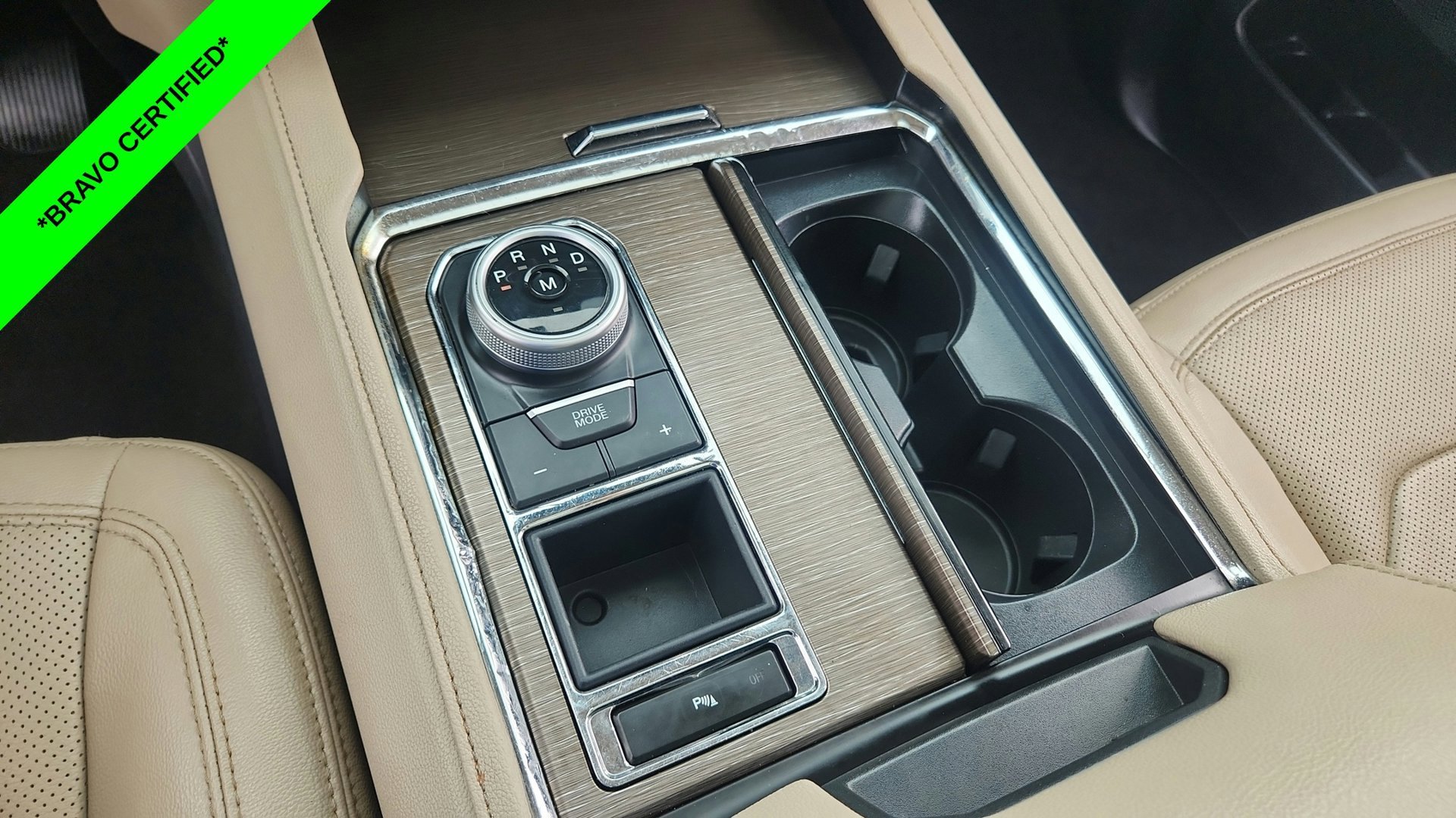 Used 2022  Ford Limited image 17
