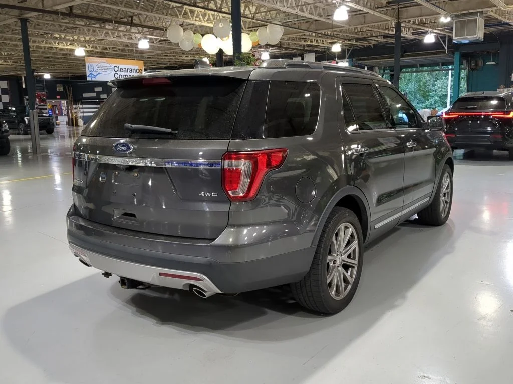 Used 2017 Gray Ford Limited image 8