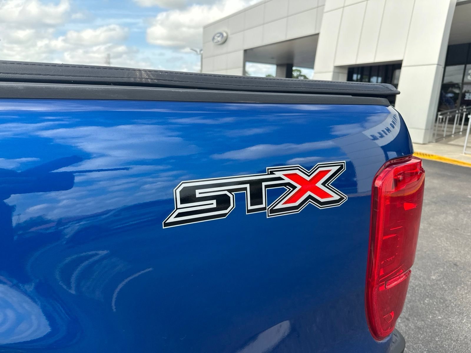 Used 2019 Lightning Blue Metallic Ford XL image 6
