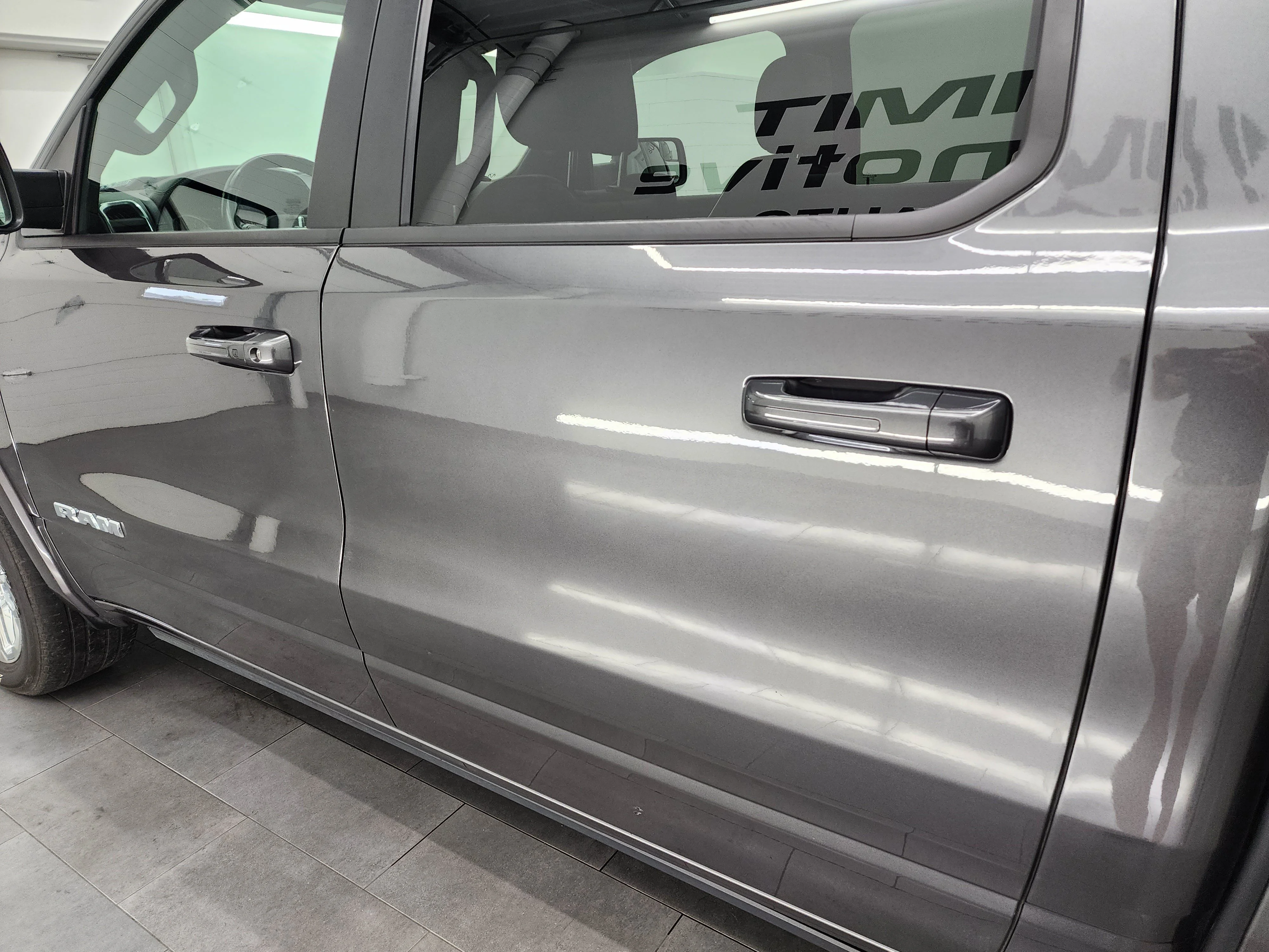 Used 2022 Granite Crystal Metallic Clearcoat Ram Laramie image 32