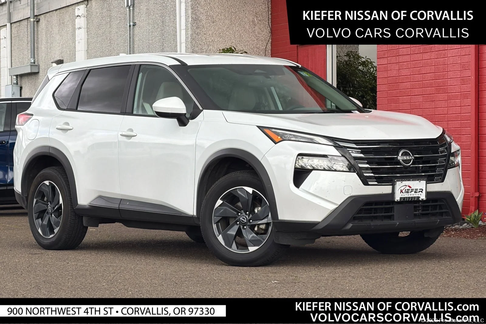 2025 Nissan Rogue SV AWD's photo
