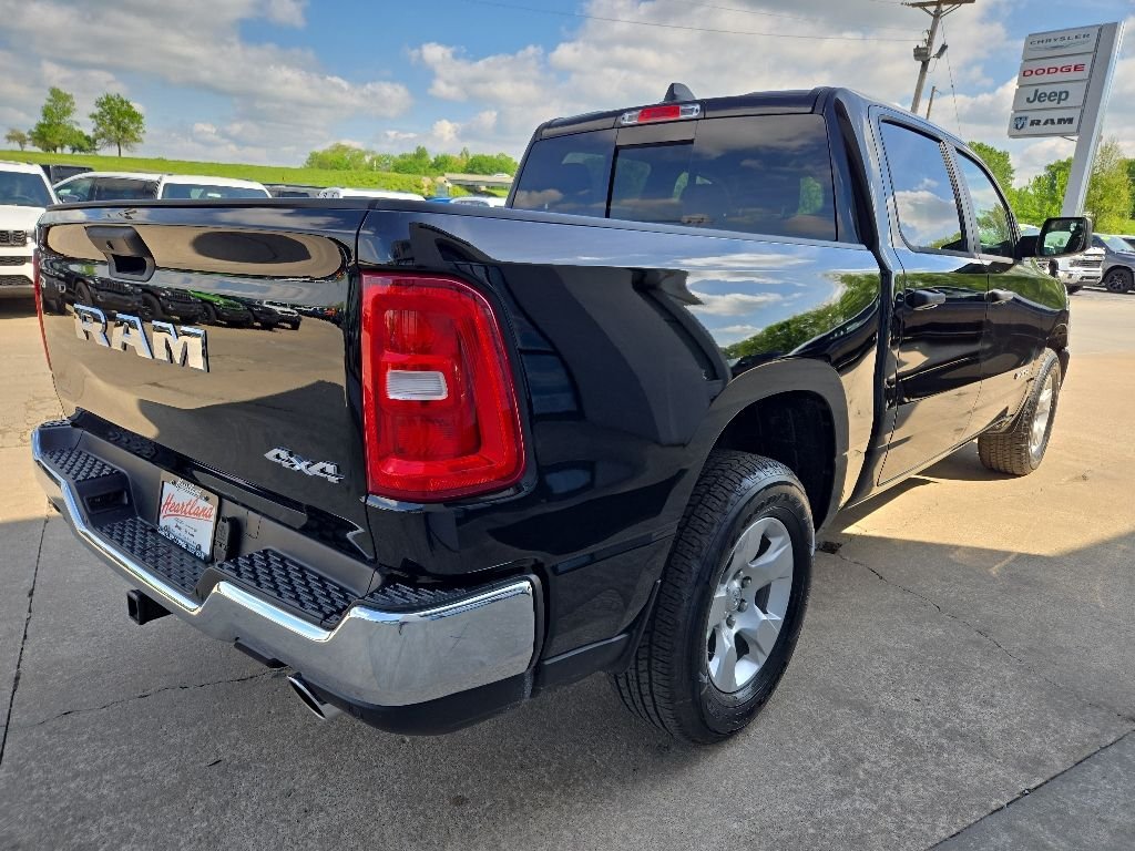 New 2026 Diamond Black Crystal Pearl-Coat Exterior Paint RAM Tradesman image 11