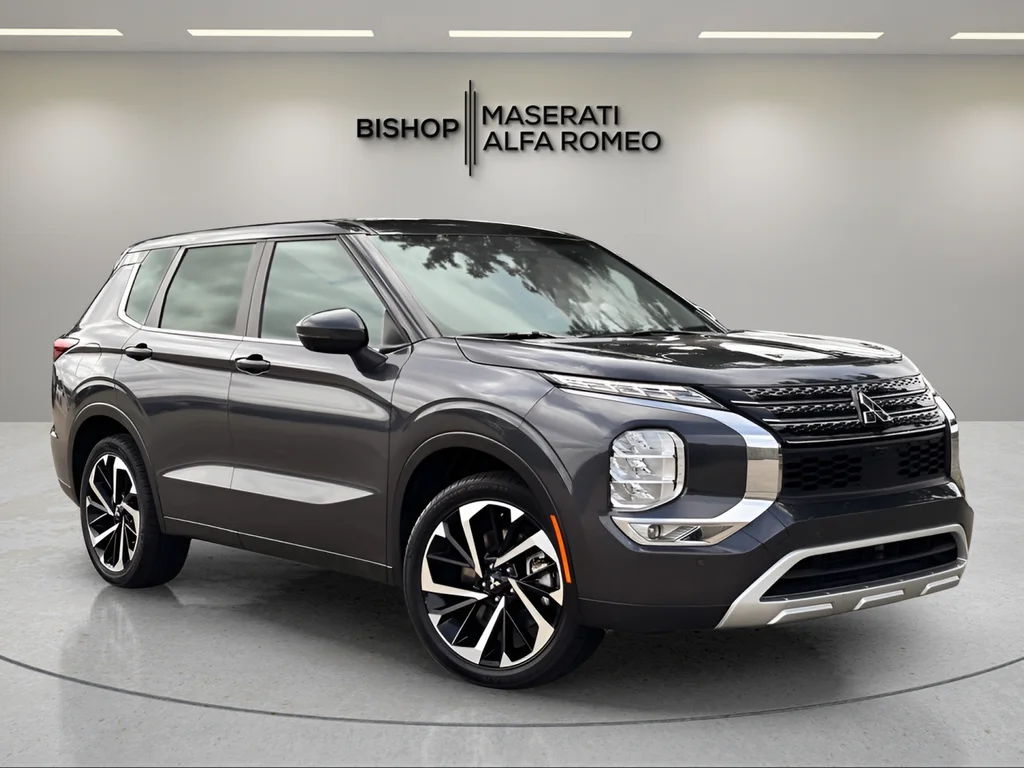 2024 Mitsubishi Outlander SE Black Edition w Pano 2WD's photo