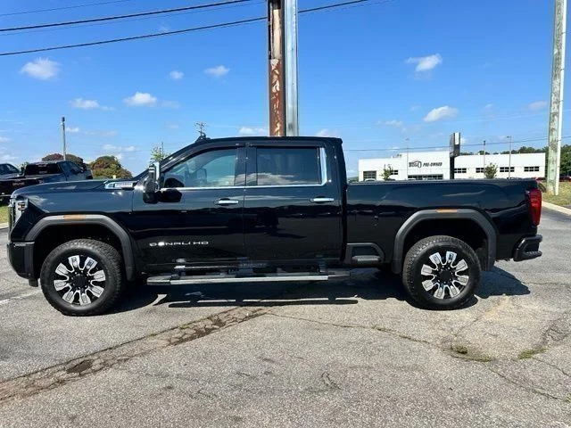 Used 2025 Black GMC Denali image 25
