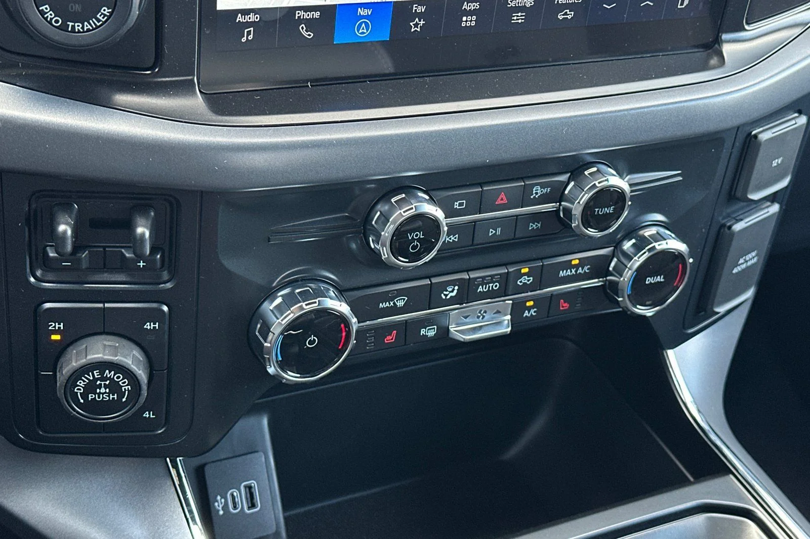 New 2026 Carbonized Gray Metallic Ford XLT image 16