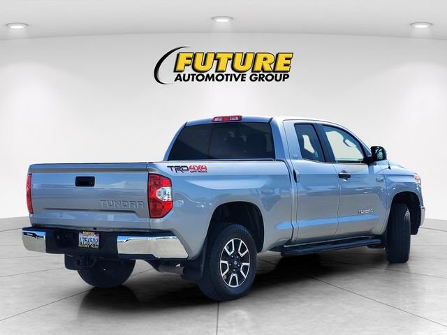 Used 2017  Toyota  image 4