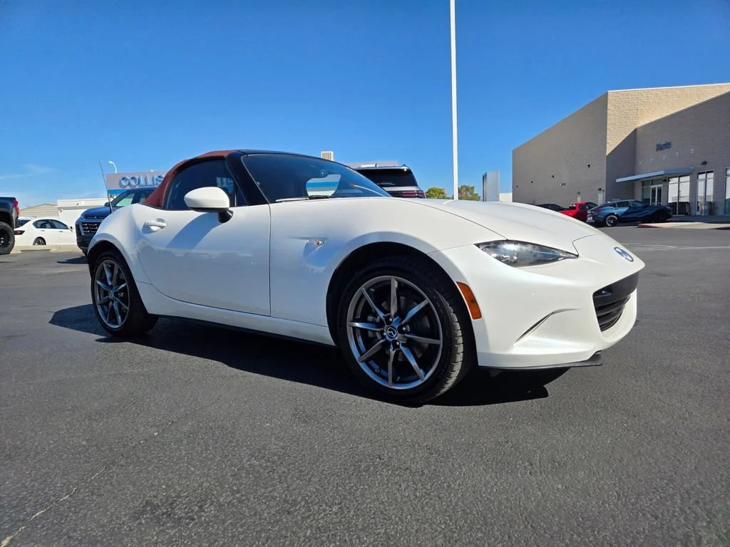 Used 2018 Snowflake White P Mazda Grand Touring image 1