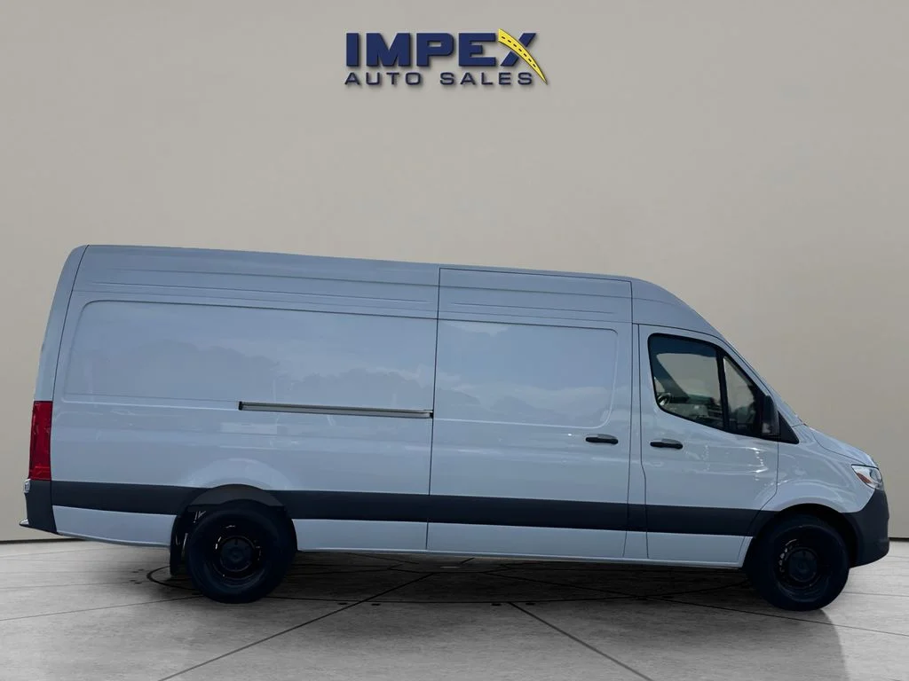 Used 2025 White Mercedes-Benz Cargo 170 WB image 6