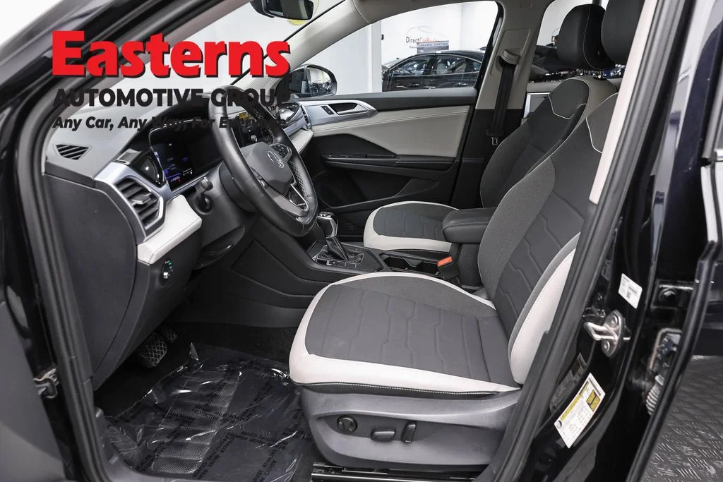 Used 2025 Black Volkswagen 1.5T SE image 14