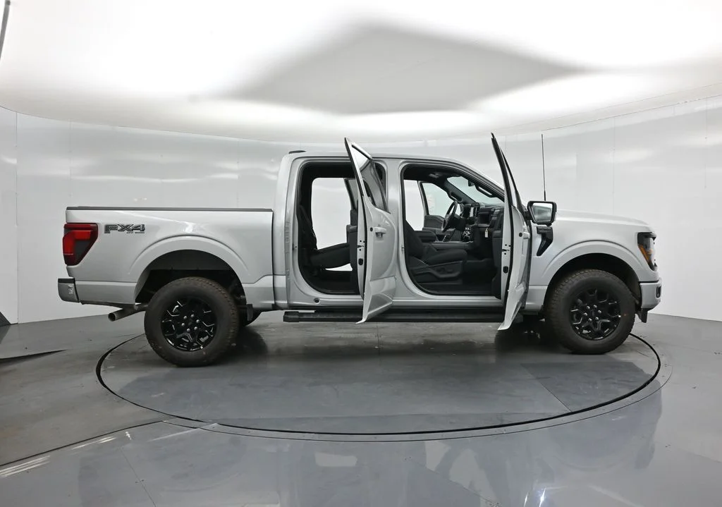 New 2026 Avalanche Ford XLT image 4