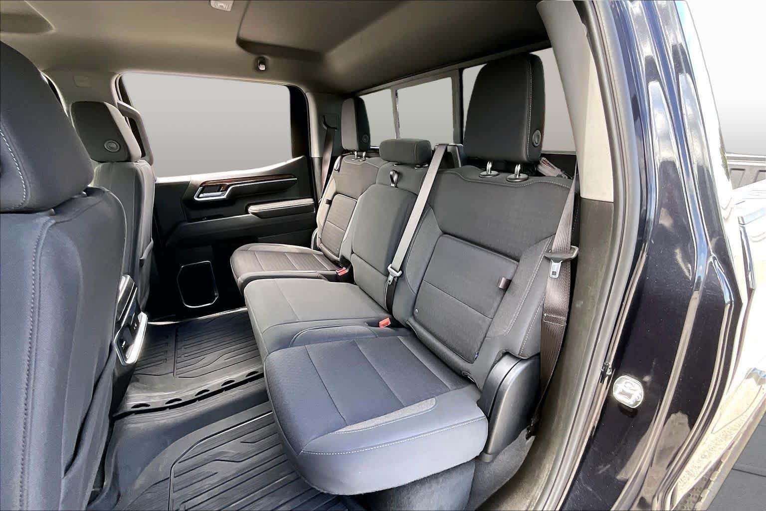Used 2025 Downpour Metallic GMC Elevation image 19