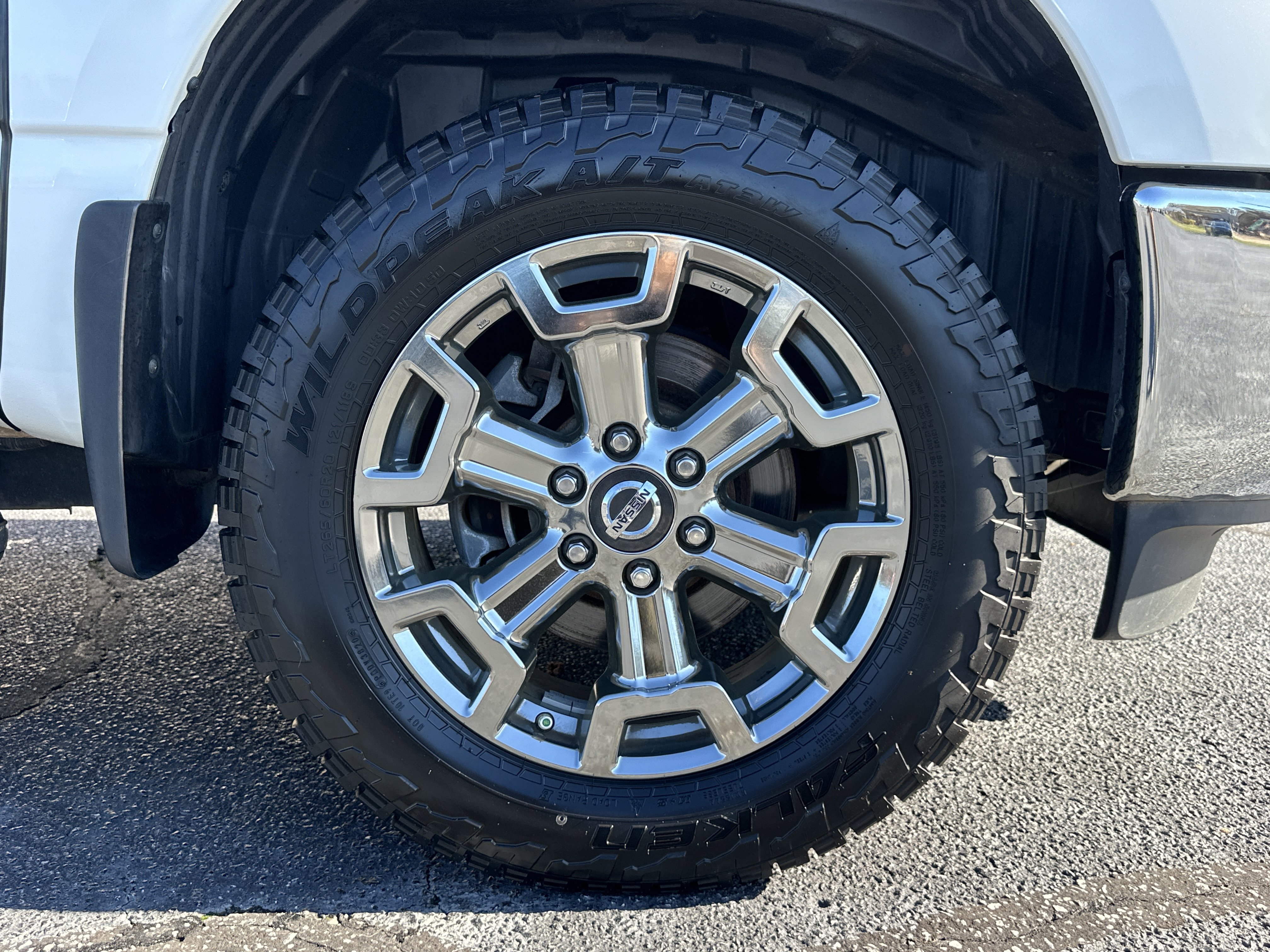 Used 2018 Pearl White Nissan SL image 13