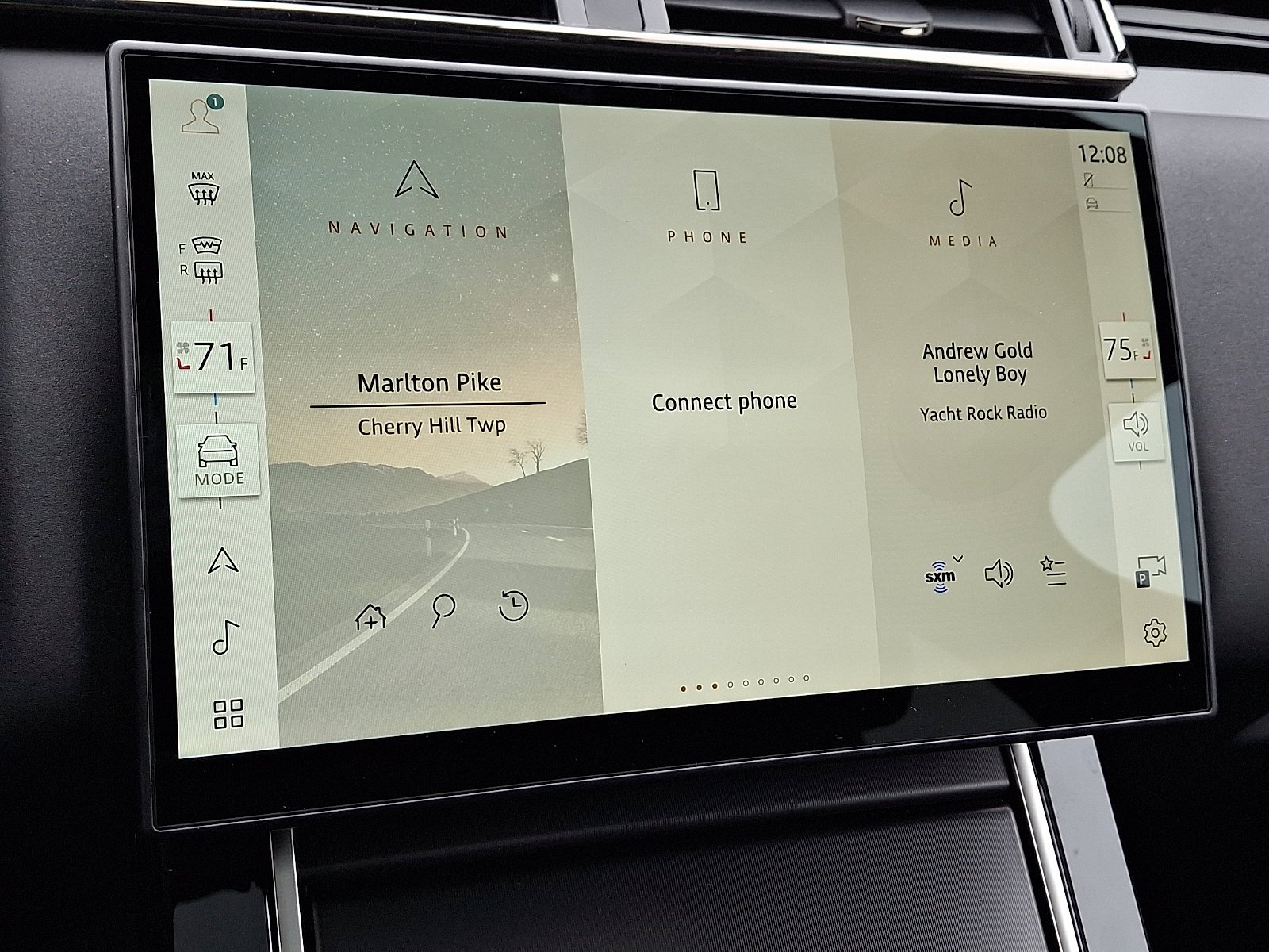 New 2026 Ostuni Pearl White Land Rover Dynamic SE image 11
