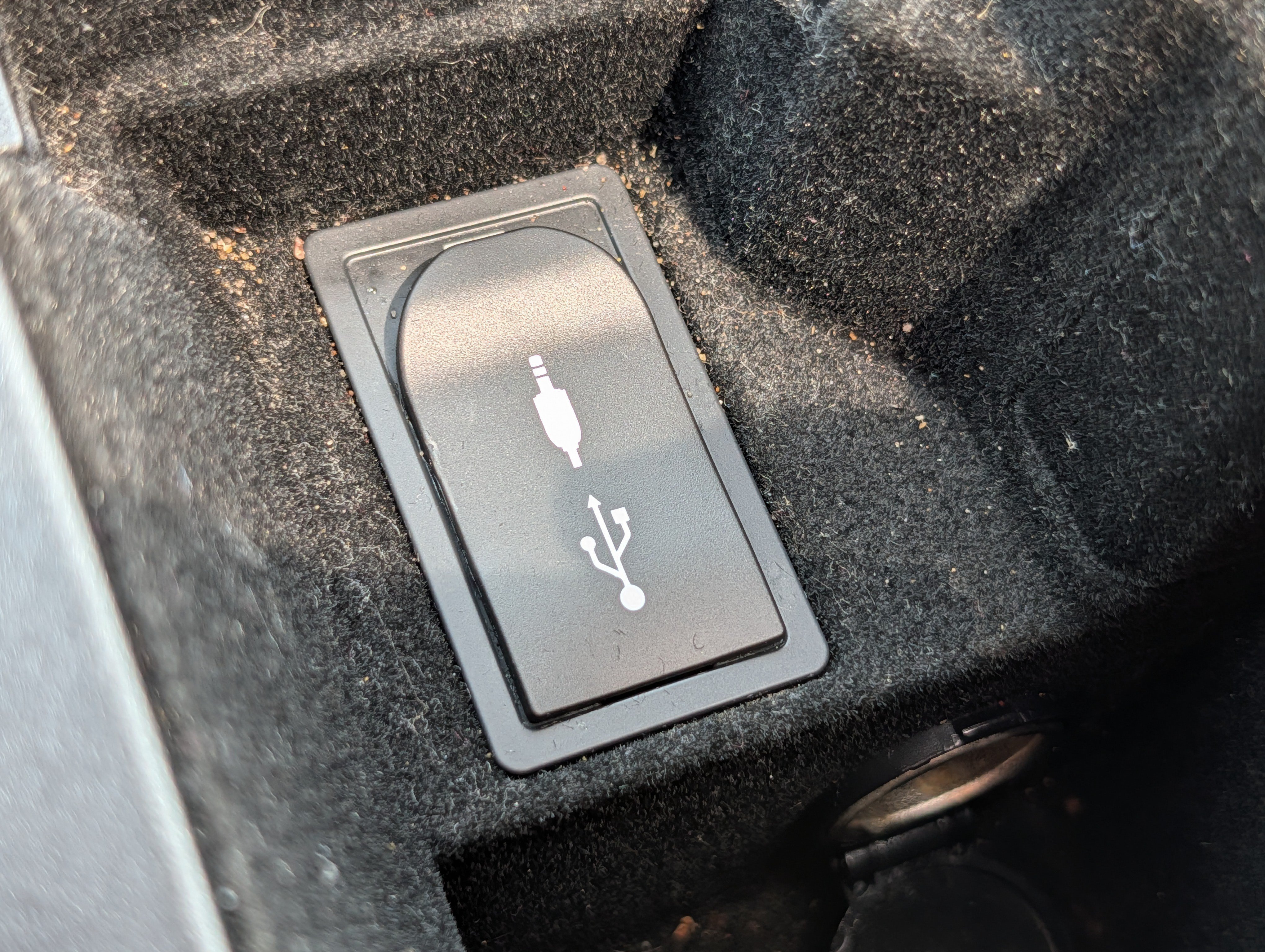 Used 2015 Atomic Silver Lexus  image 33