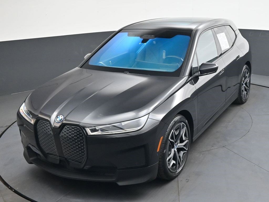 Used 2022 Gray BMW xDrive50 image 23