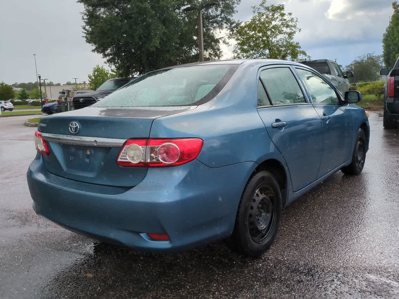 Used 2013 Tropical Sea Metallic Toyota L image 6