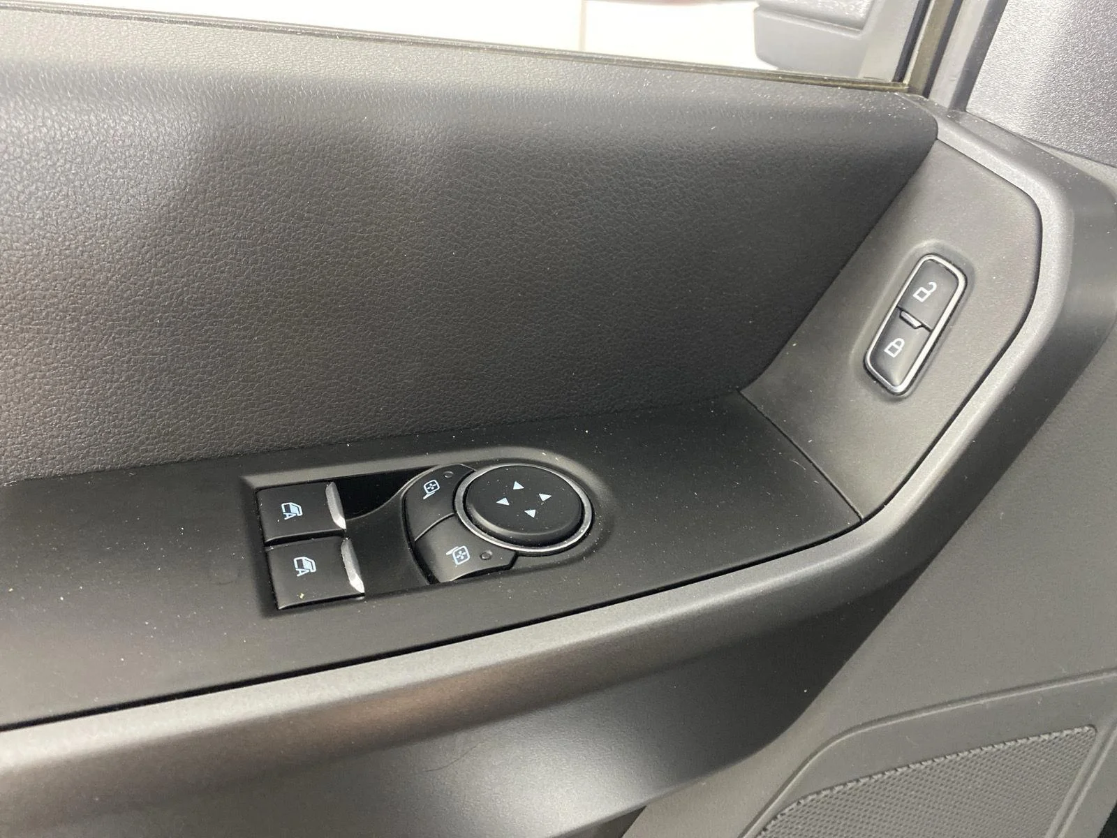 Used 2025 Oxford White Ford XLT image 15