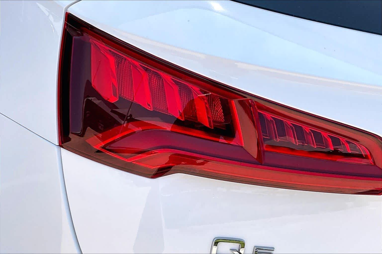 Used 2019 Ibis White Audi Premium Plus image 29